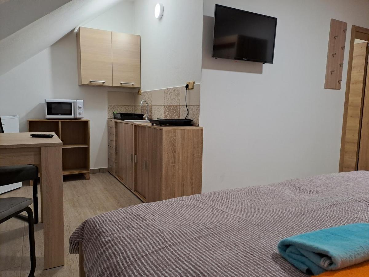 Apartment Adieu 2